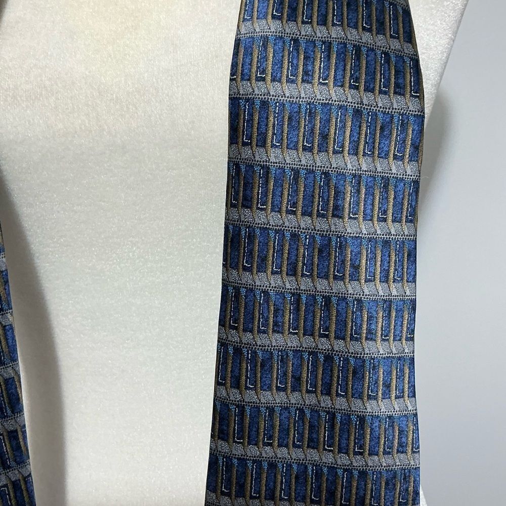 Barrington 100% silk blue and gold geometric design tie